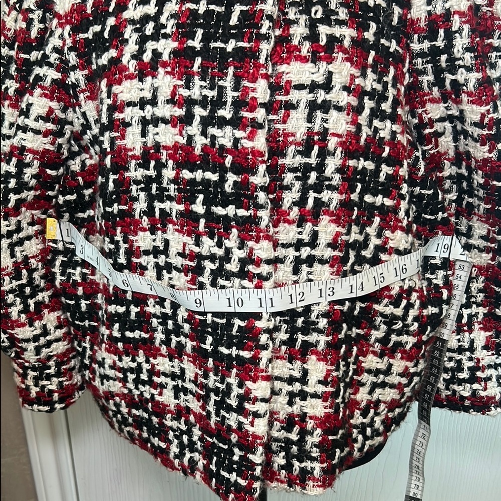 W.D.N.Y Elegant Black and Red Tweed Cape - Picture 14 of 14
